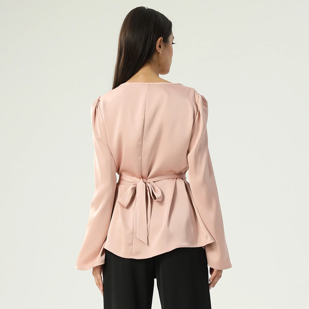 بلوزة ساده عصرية للنساء