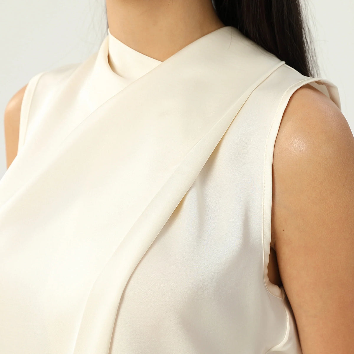 بلوزة ساده عصرية للنساء