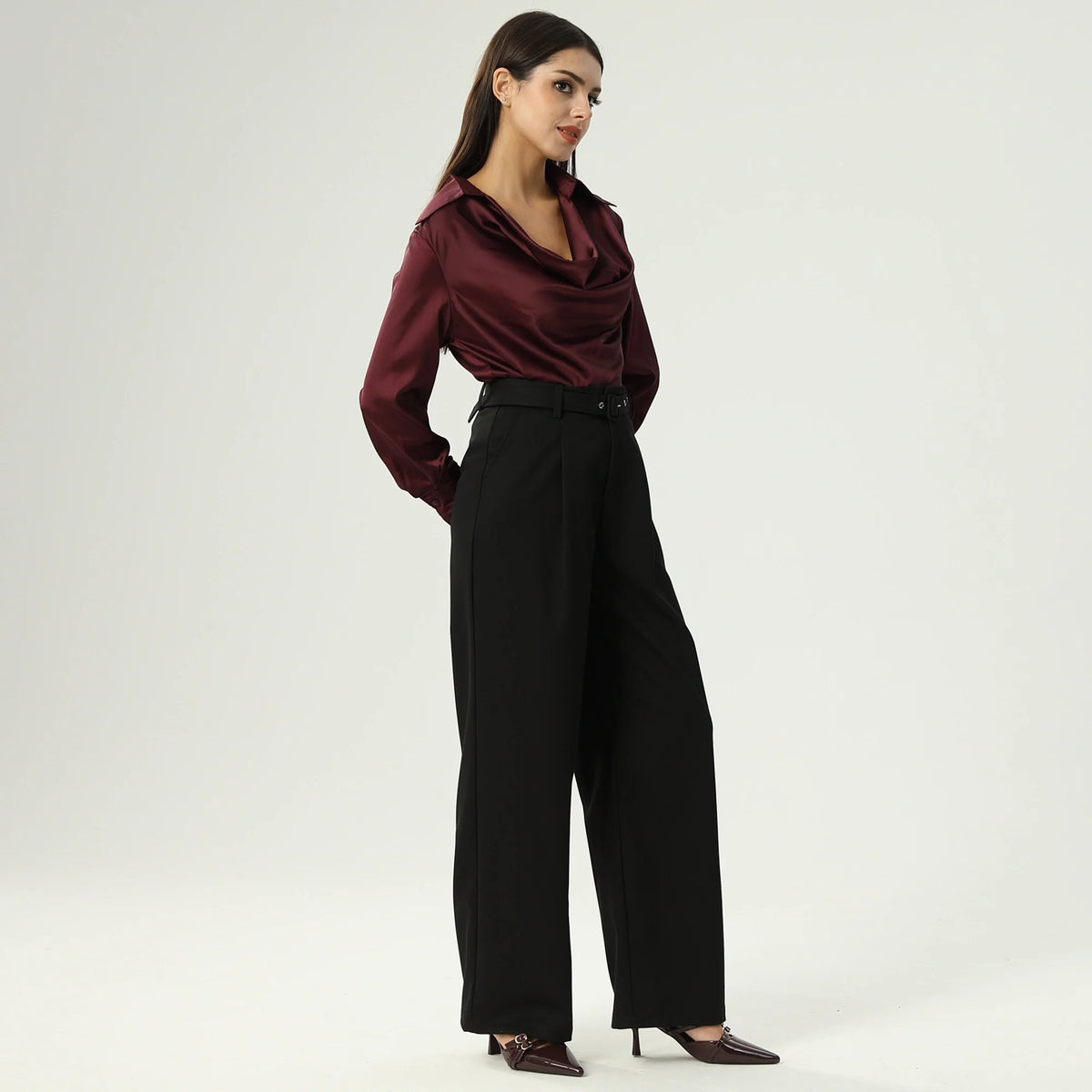 بلوزة ساده عصرية للنساء