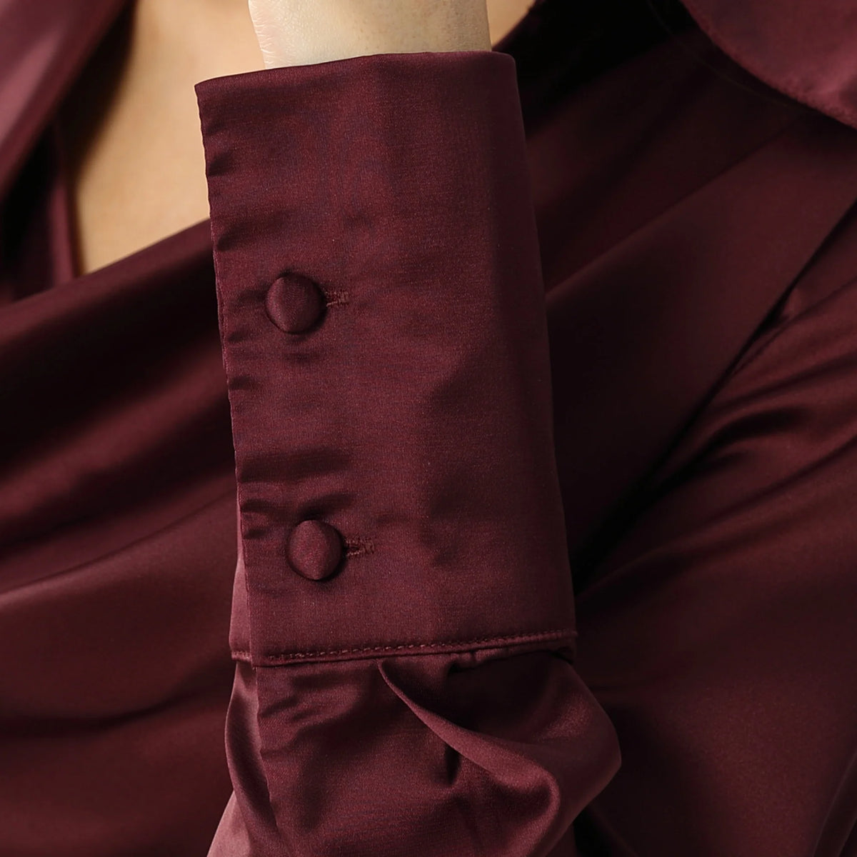 بلوزة ساده عصرية للنساء