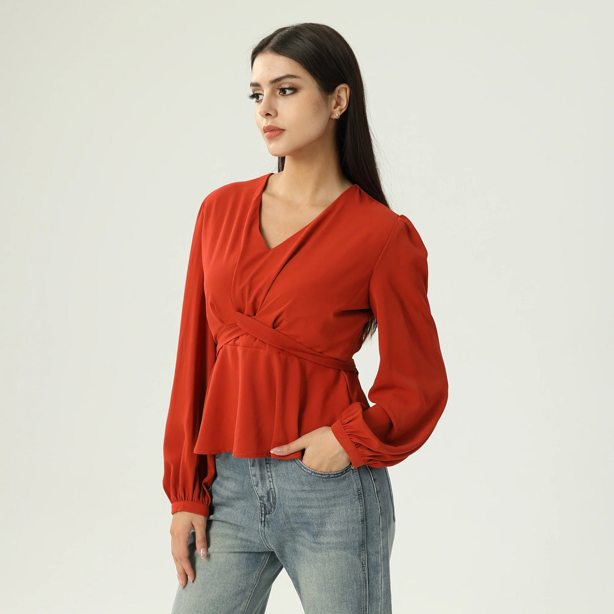 بلوزة ساده عصرية للنساء