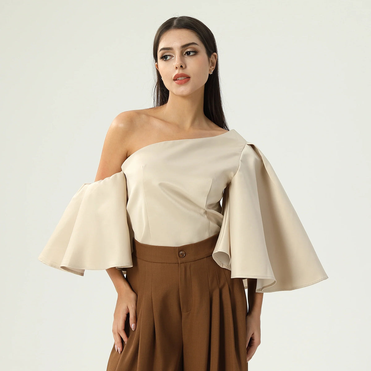 بلوزة ساده عصرية للنساء