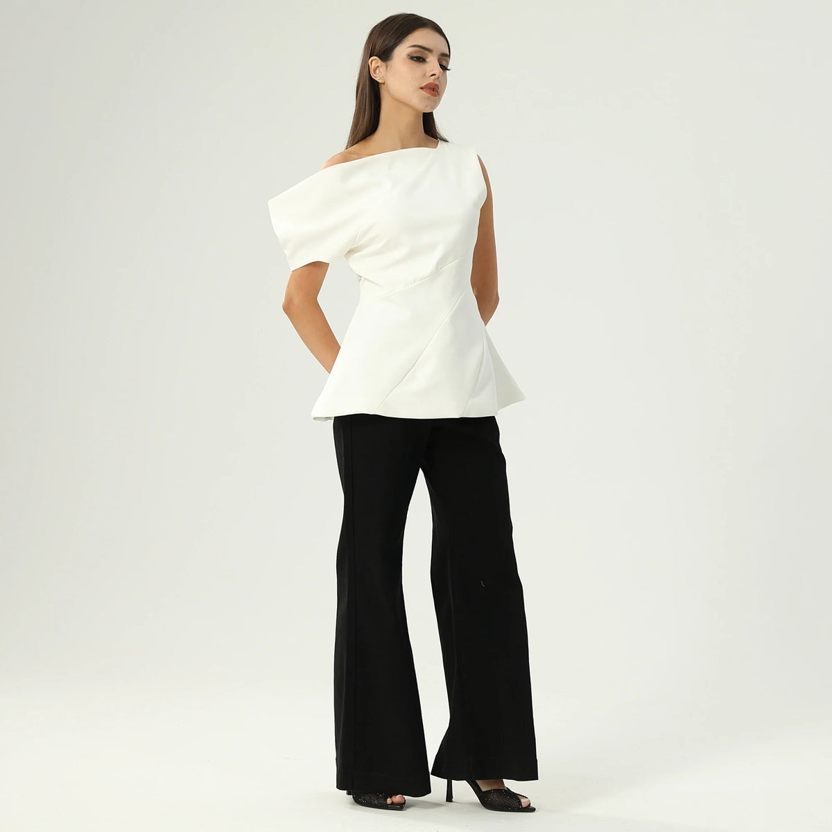 بلوزة ساده عصرية للنساء