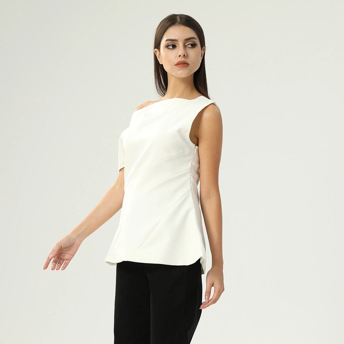 بلوزة ساده عصرية للنساء