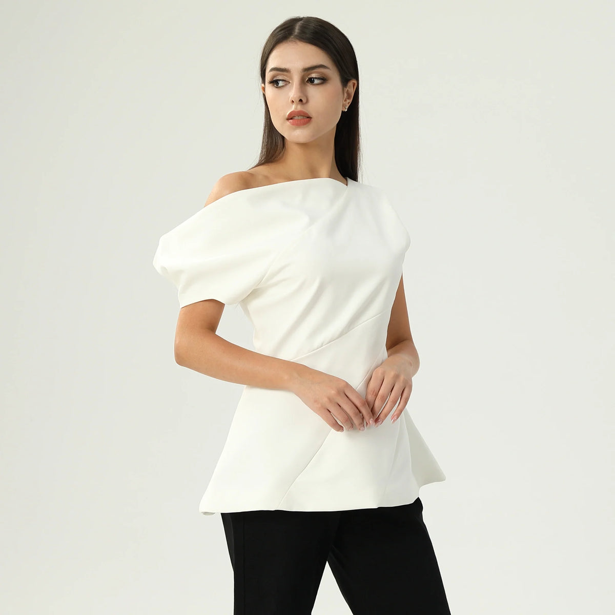 بلوزة ساده عصرية للنساء