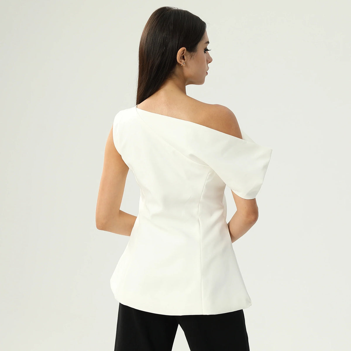 بلوزة ساده عصرية للنساء