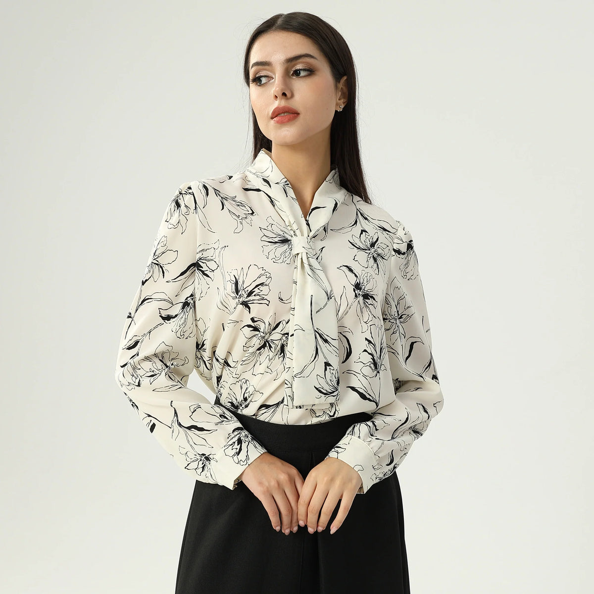 بلوزة بنمط الزهور للنساء