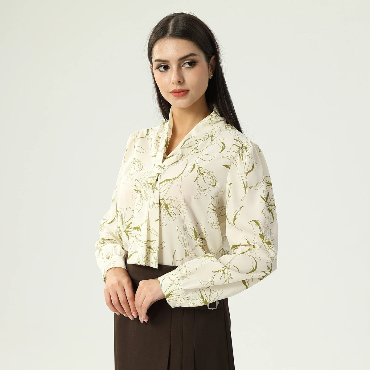 بلوزة بنمط الزهور للنساء