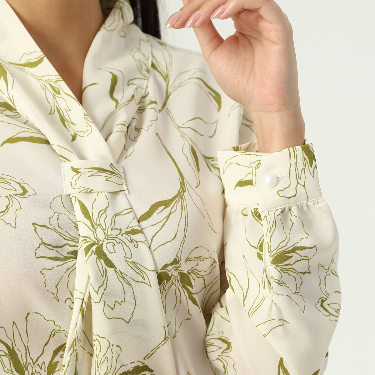 بلوزة بنمط الزهور للنساء