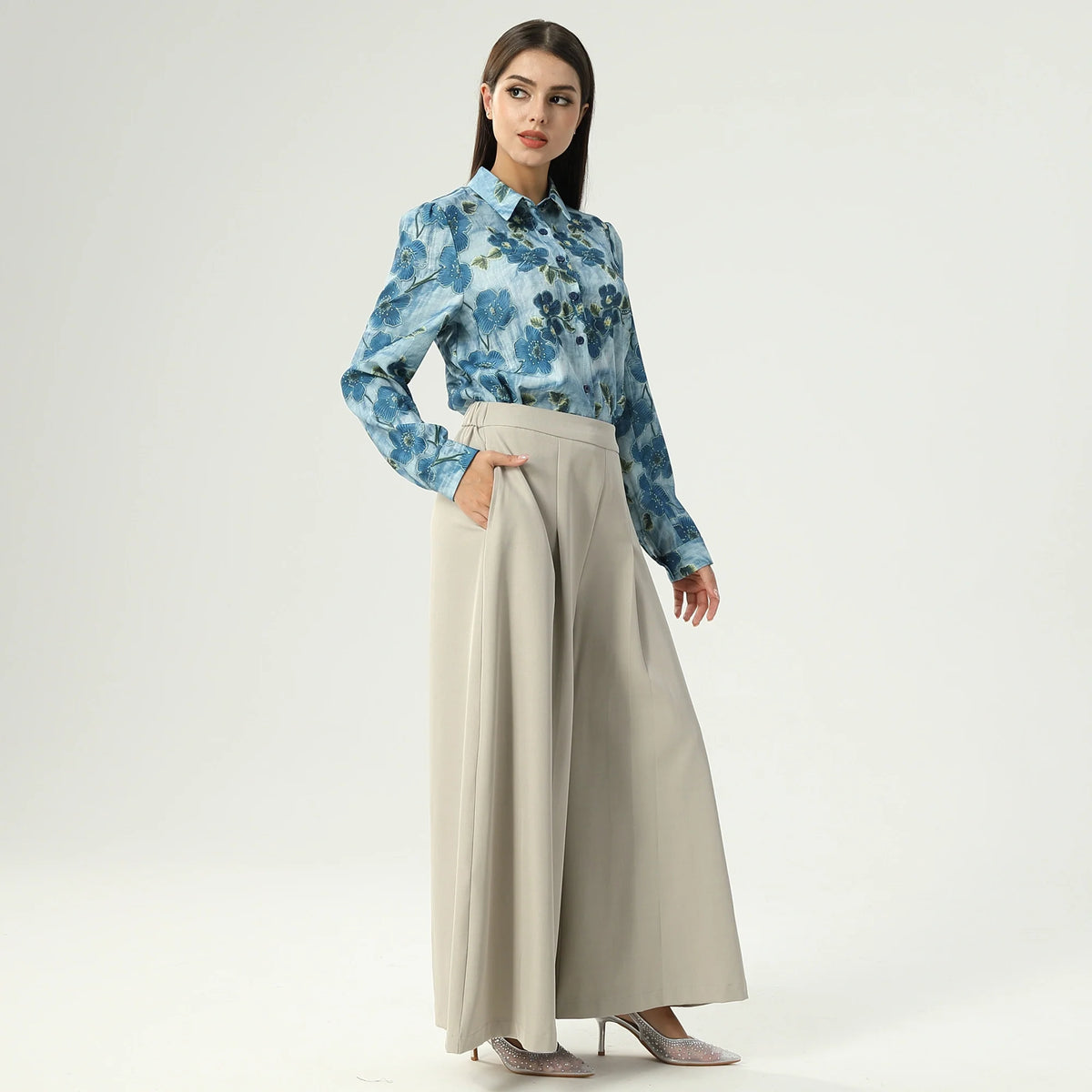 قميص مزين بنمط الزهور للنساء