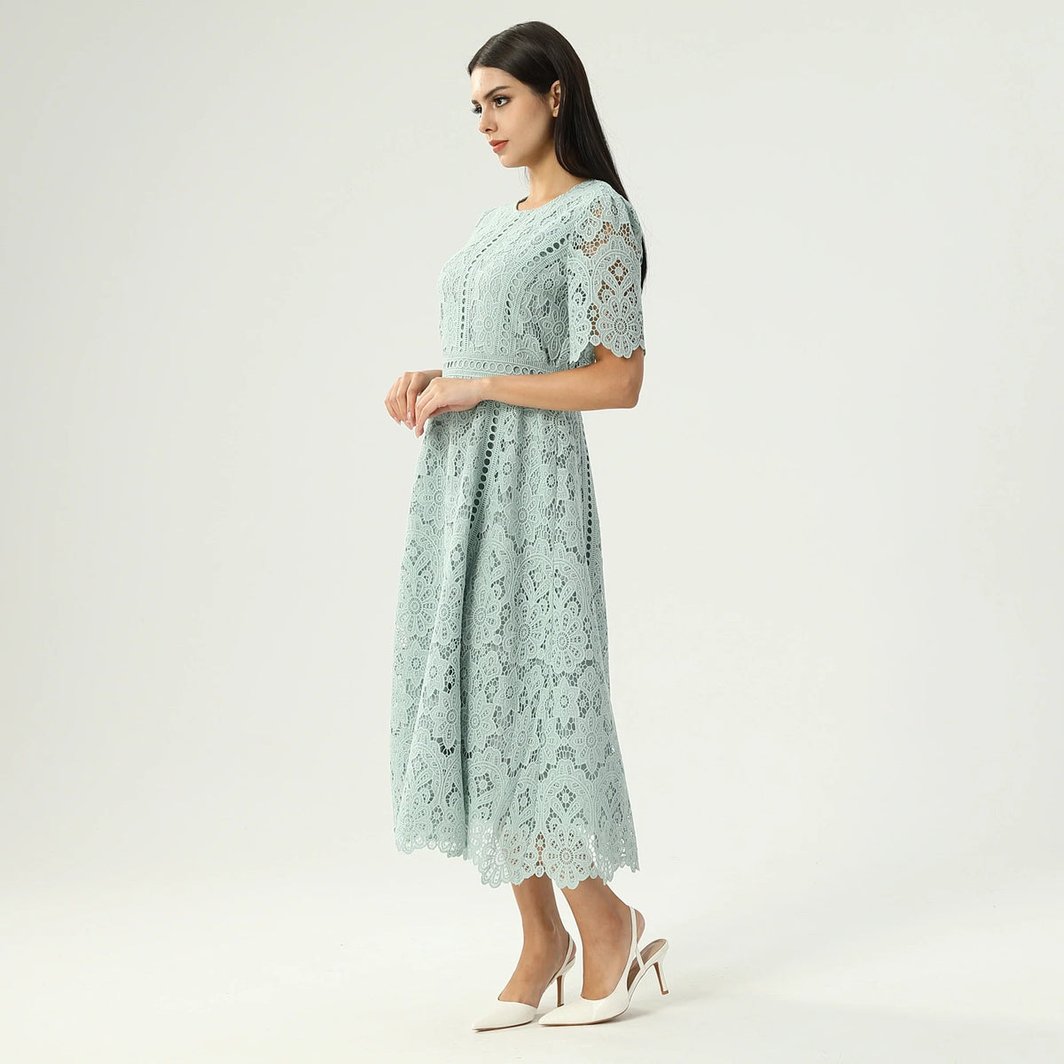 فستان مزين بالدانتيل للنساء