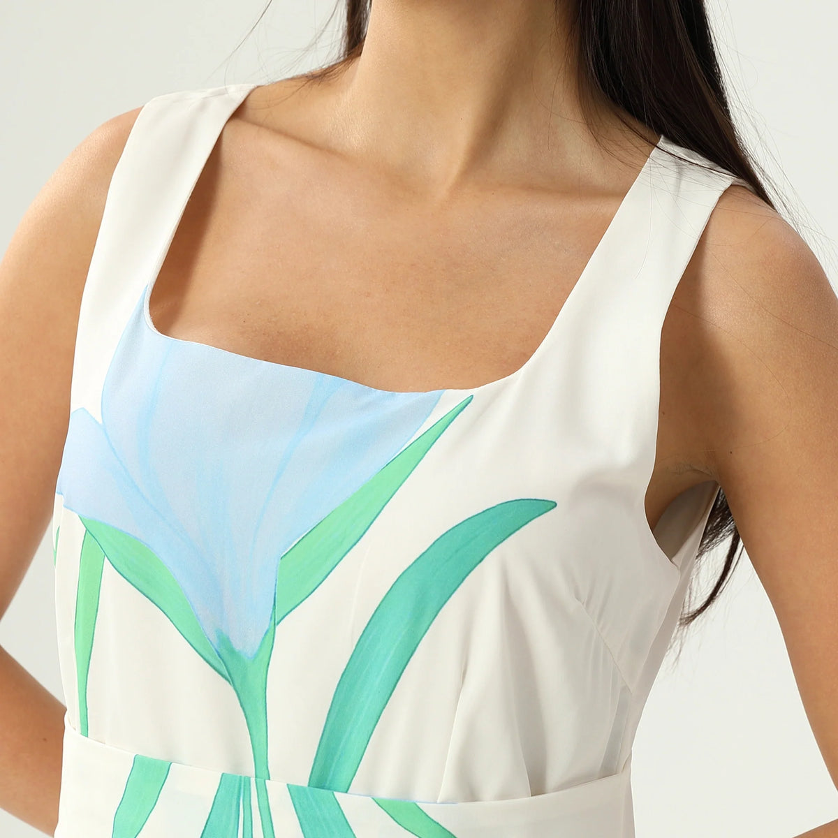 فستان عصري مزين بنمط الزهور للنساء