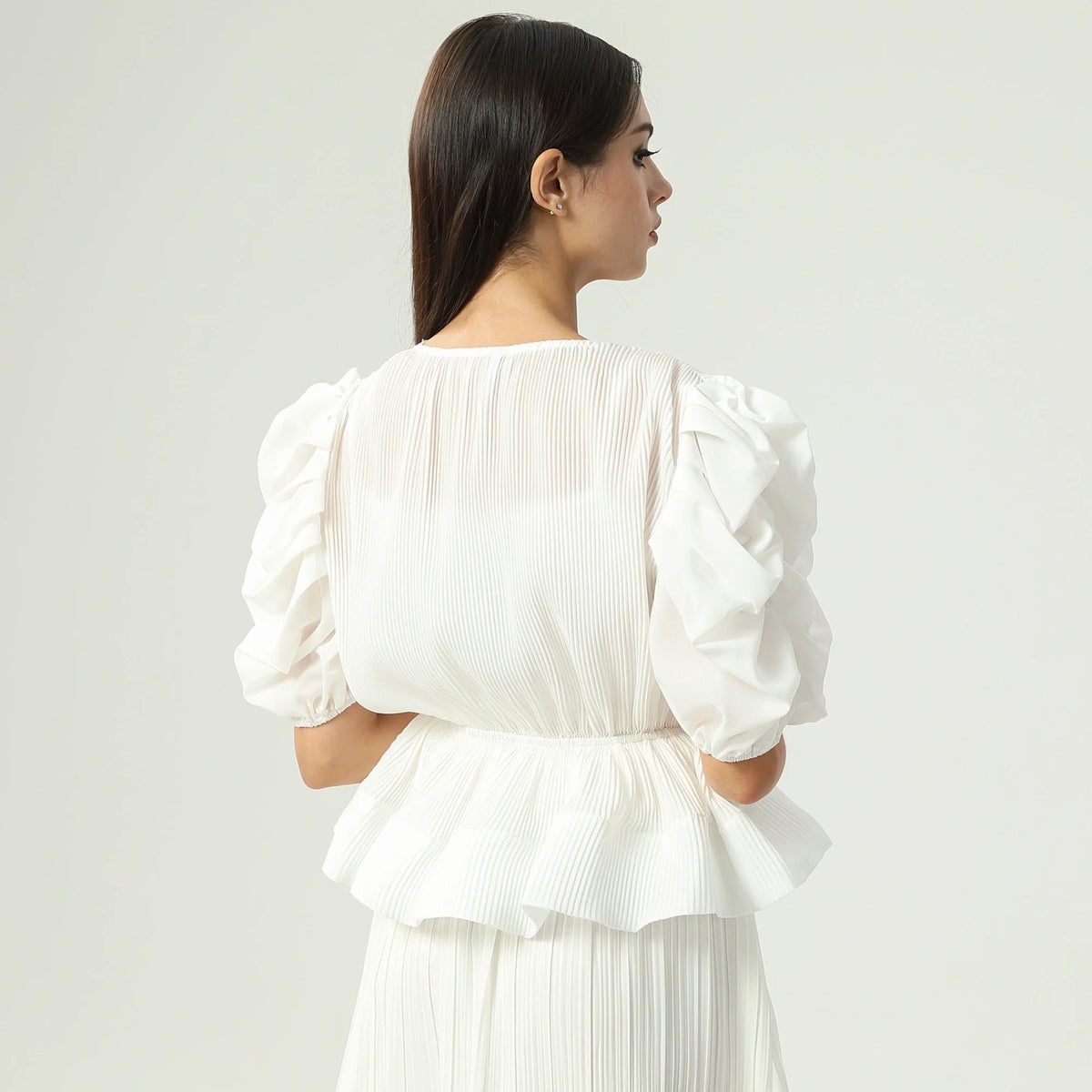 بلوزة ساده عصرية للنساء