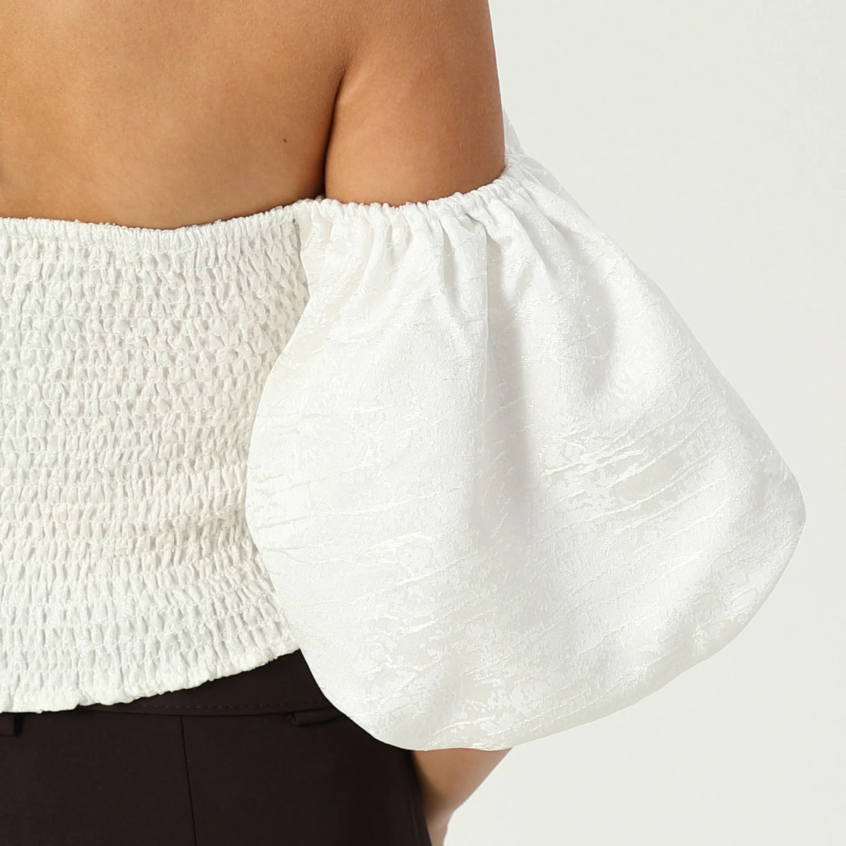 بلوزة ساده عصرية للنساء