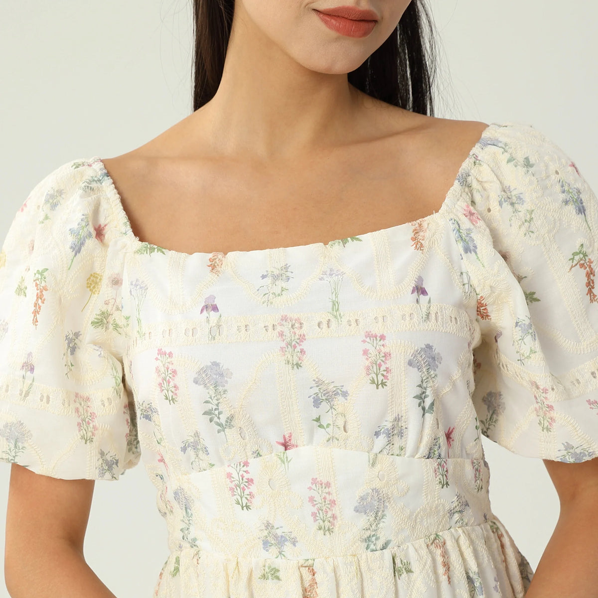 فستان عصري مزين بنمط الزهور للنساء