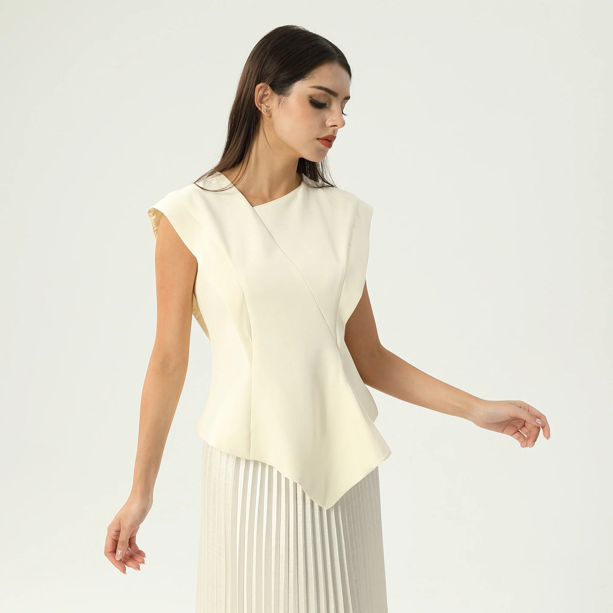 بلوزة ساده عصرية للنساء