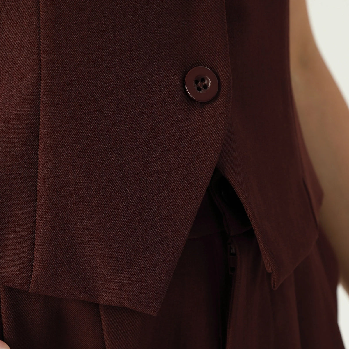 بلوزة ساده عصرية للنساء