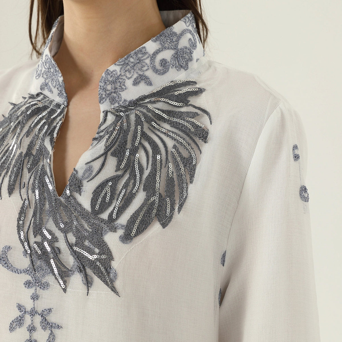 جلابية مطرزة للنساء