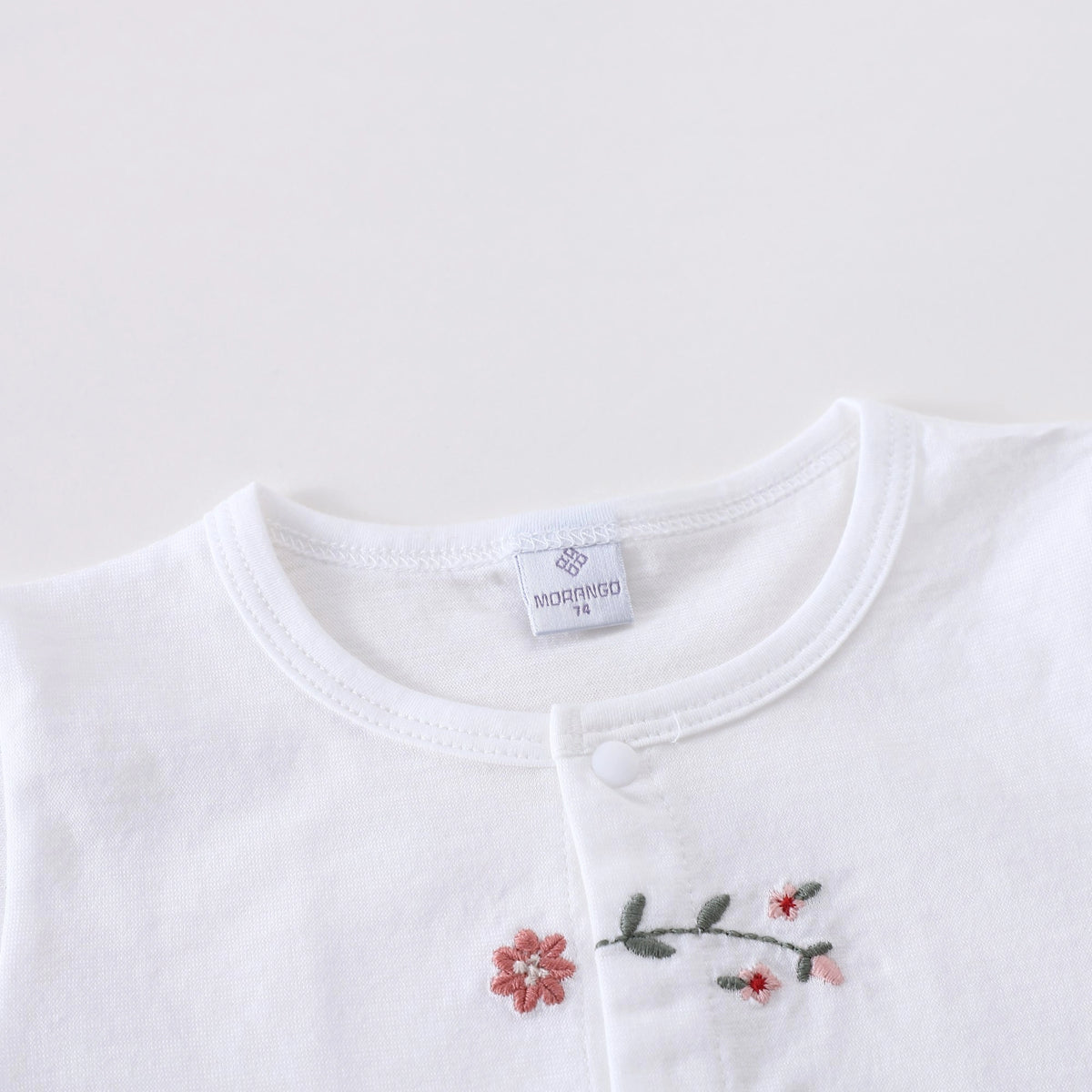 رومبير مزين بزهور للمواليد البنات