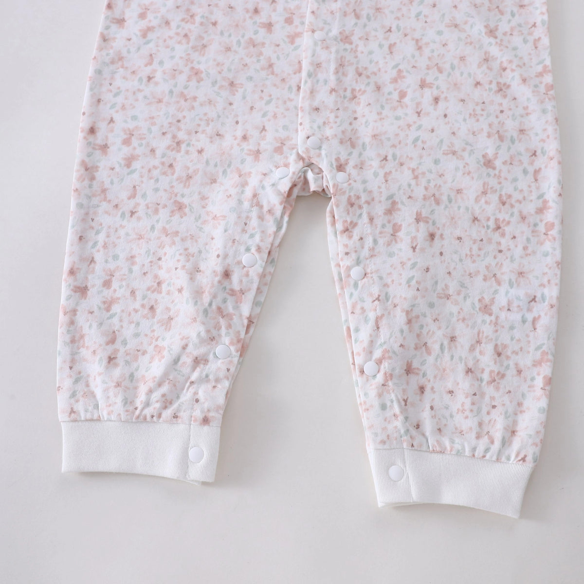 رومبير مزين بزهور للمواليد البنات