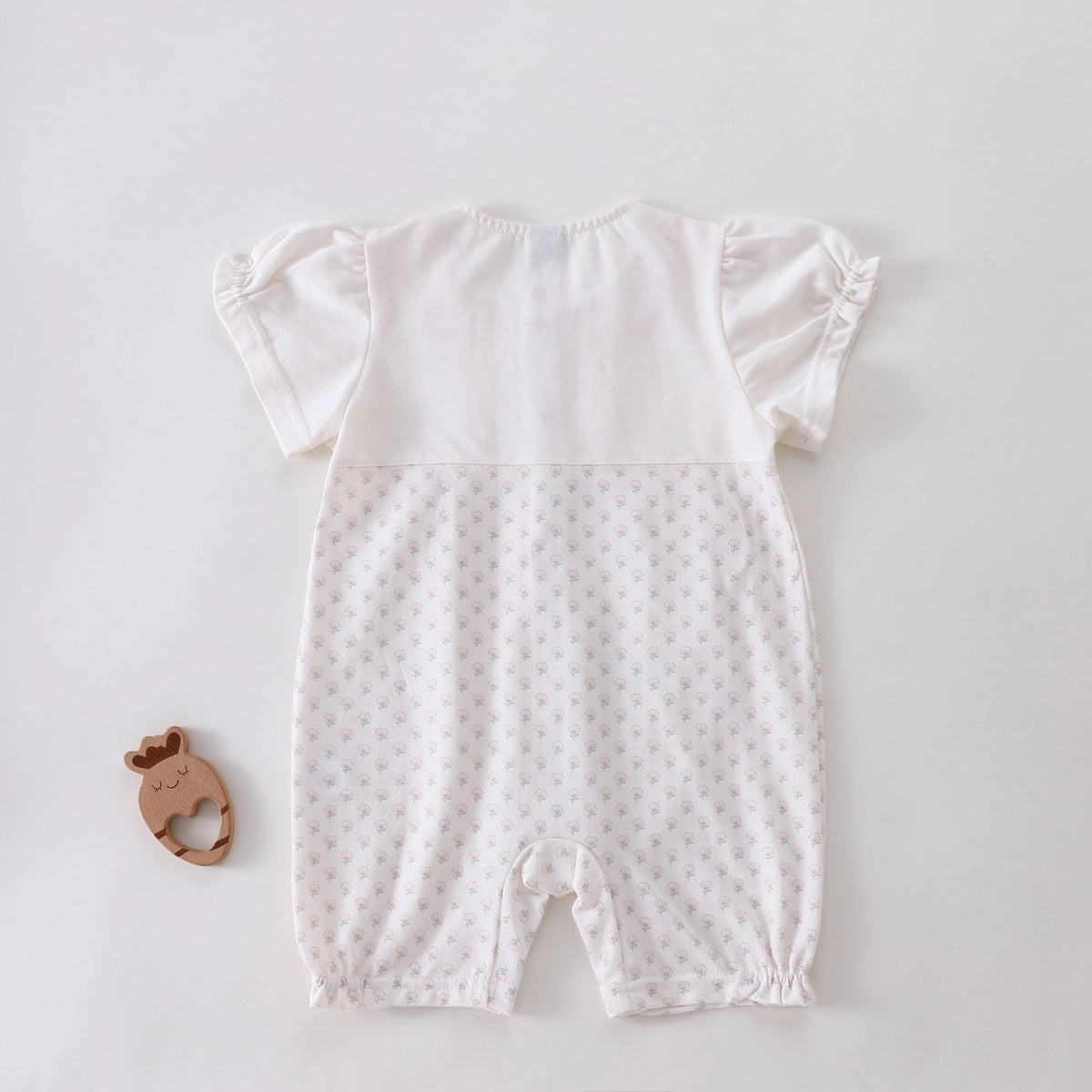 رومبير مزين بزهور للمواليد البنات