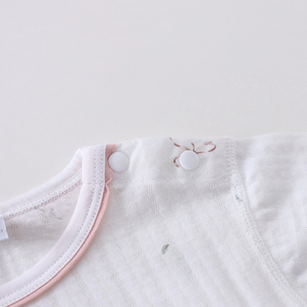 طقم بيجامة مزين بطباعة - قطعتين للمواليد البنات