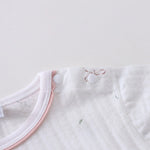 طقم بيجامة مزين بطباعة - قطعتين للمواليد البنات