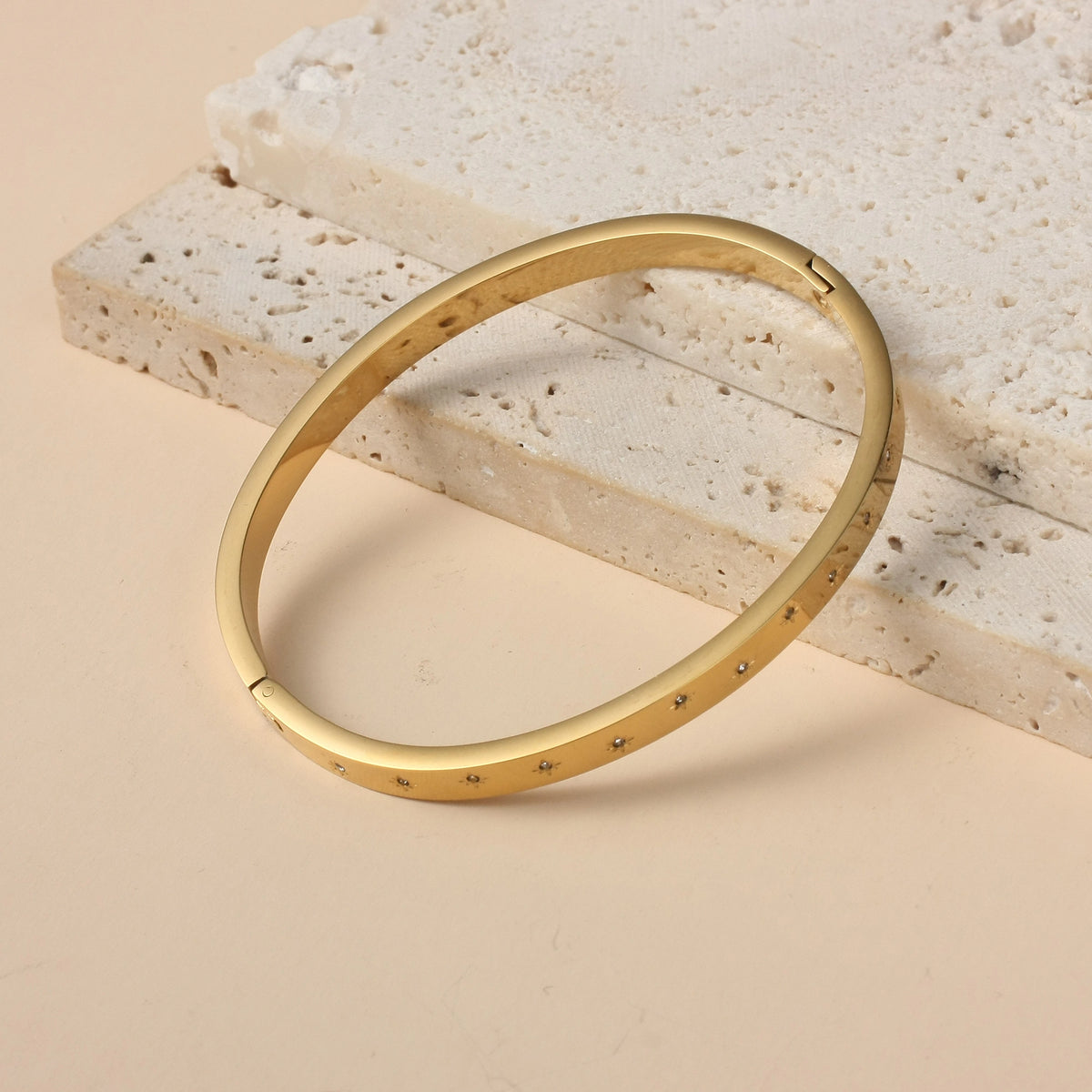 سوار عصري للنساء