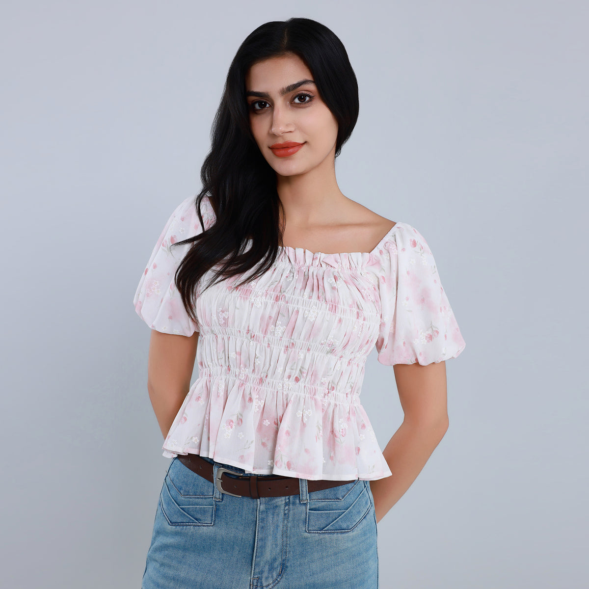 بلوزة عصرية مزينة بنمط الزهور للنساء