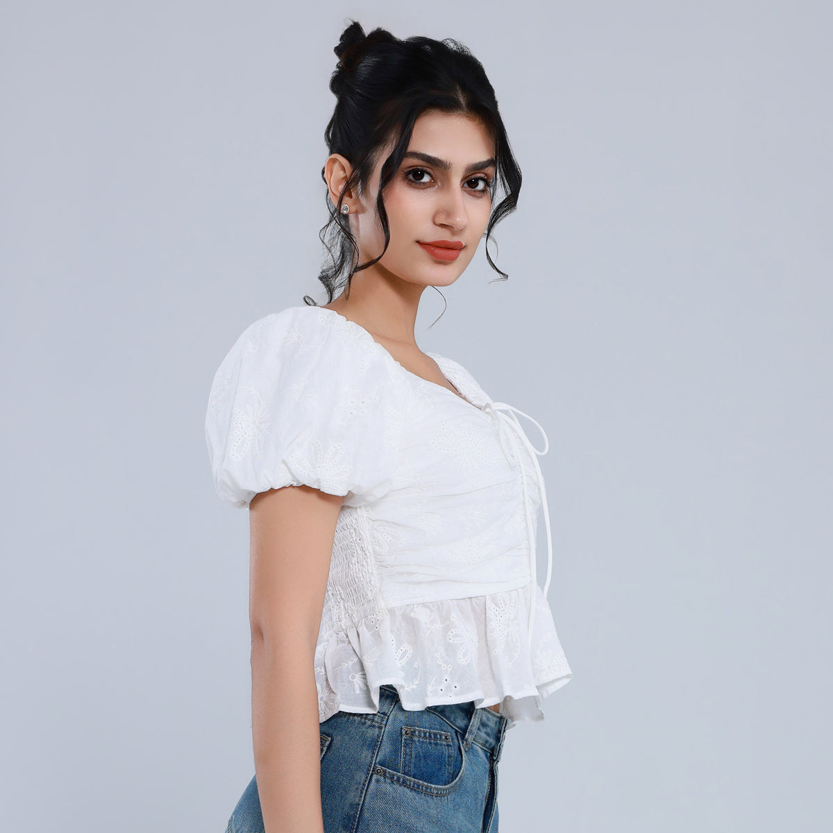 بلوزة عصرية مزينة بنمط الزهور للنساء