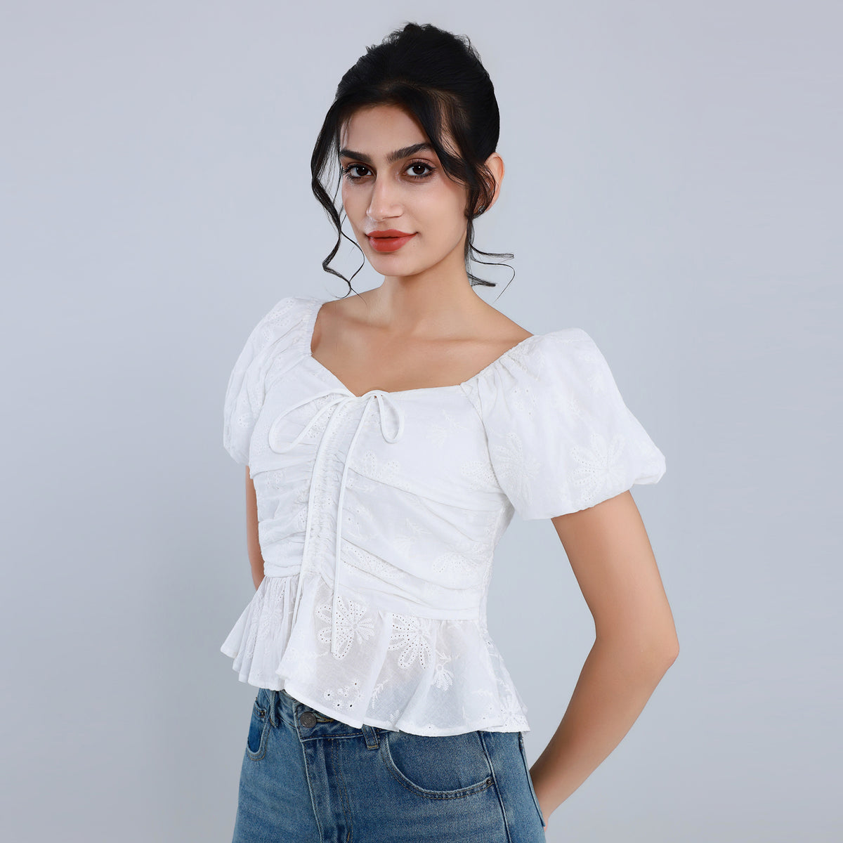 بلوزة عصرية مزينة بنمط الزهور للنساء