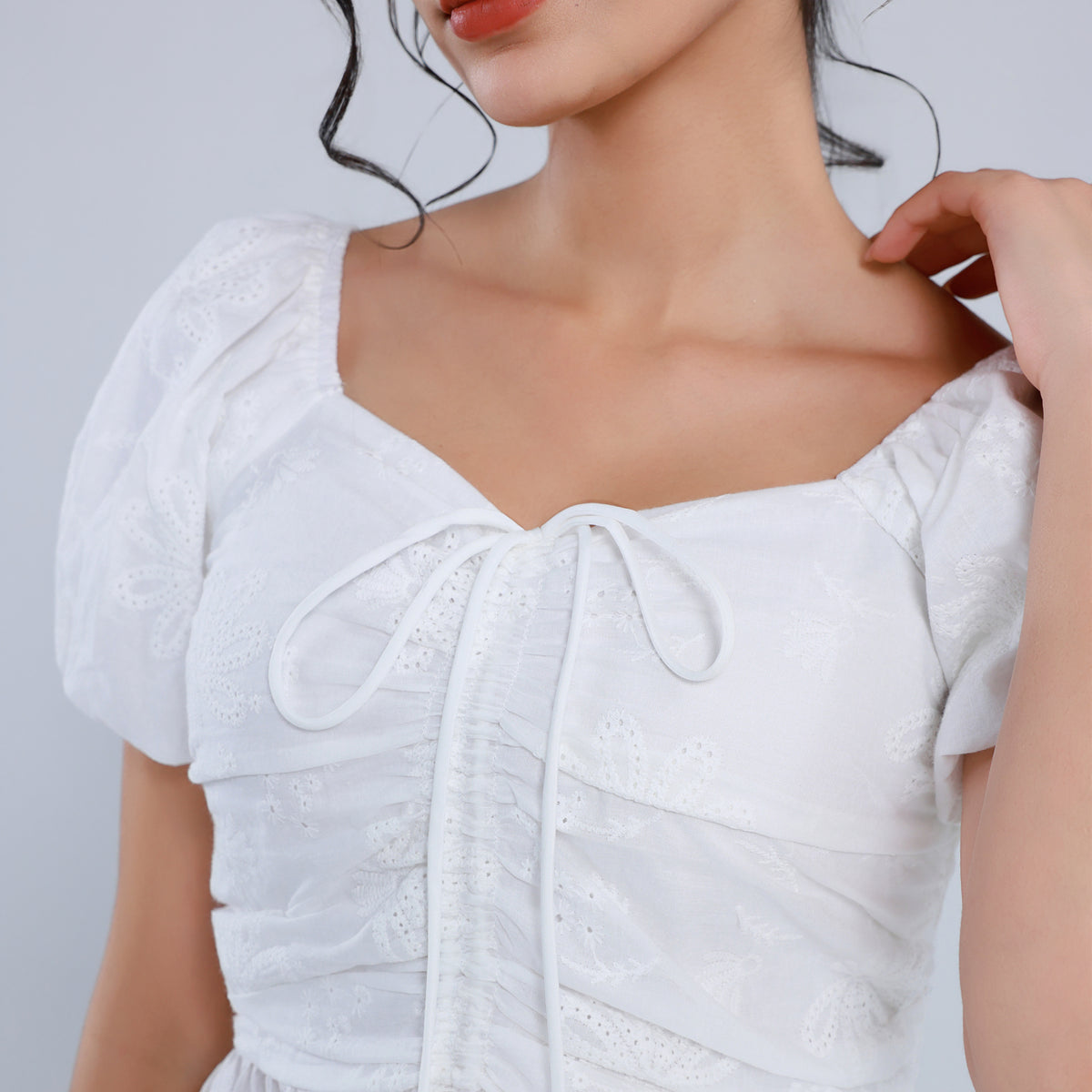 بلوزة عصرية مزينة بنمط الزهور للنساء