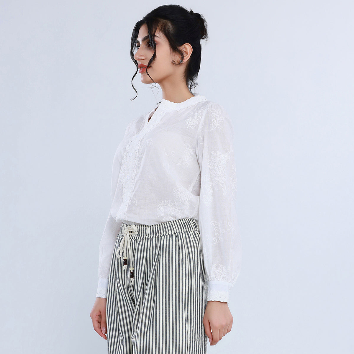 بلوزة كاجوال مزينة بنمط الزهور للنساء