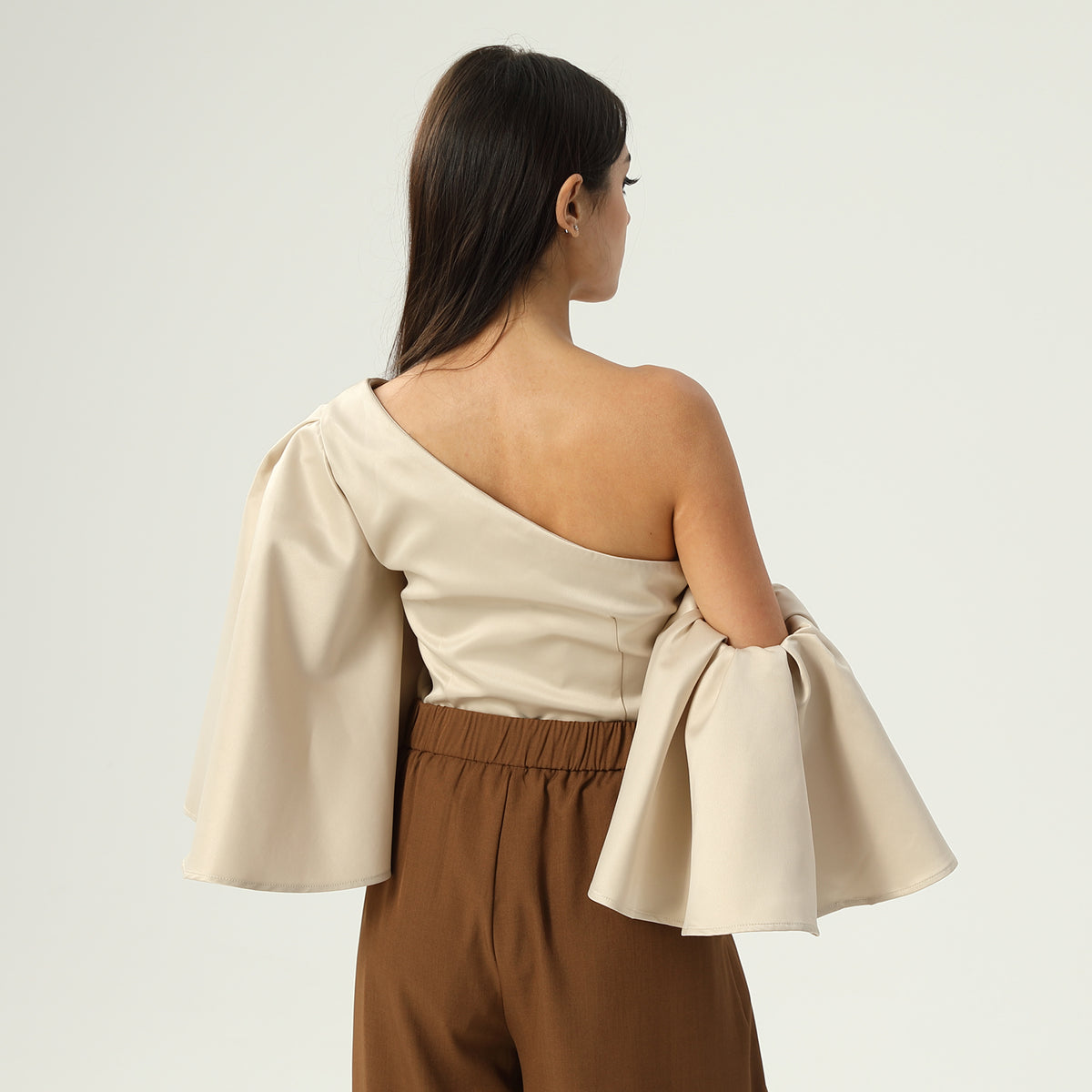 بلوزة ساده عصرية للنساء