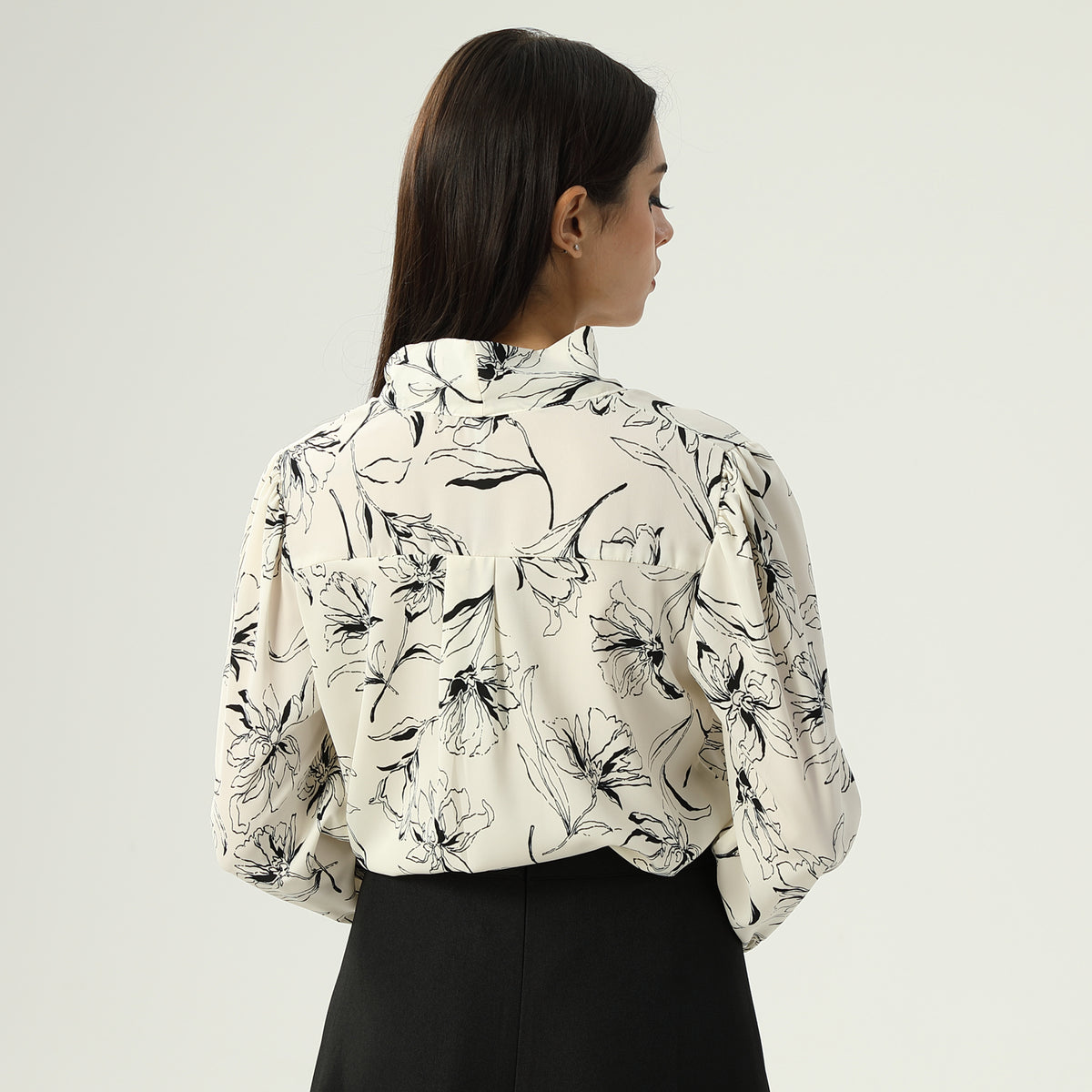بلوزة بنمط الزهور للنساء