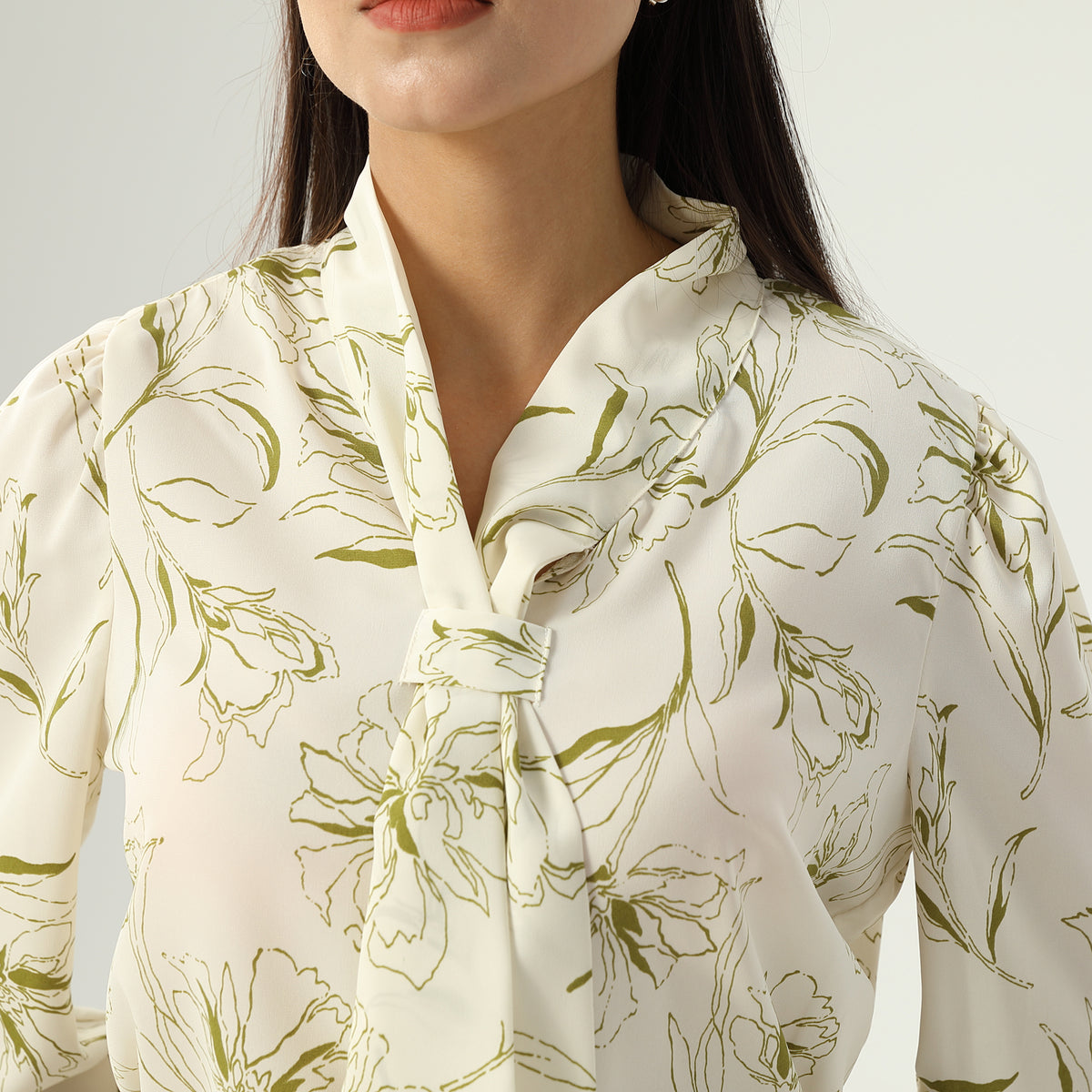 بلوزة بنمط الزهور للنساء