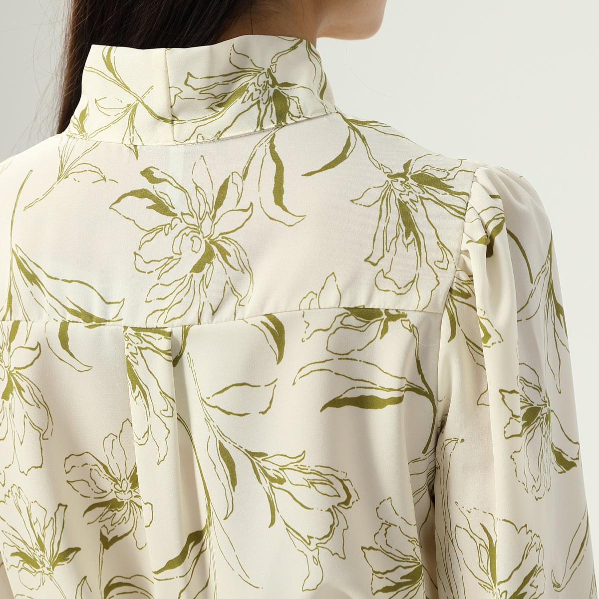 بلوزة بنمط الزهور للنساء