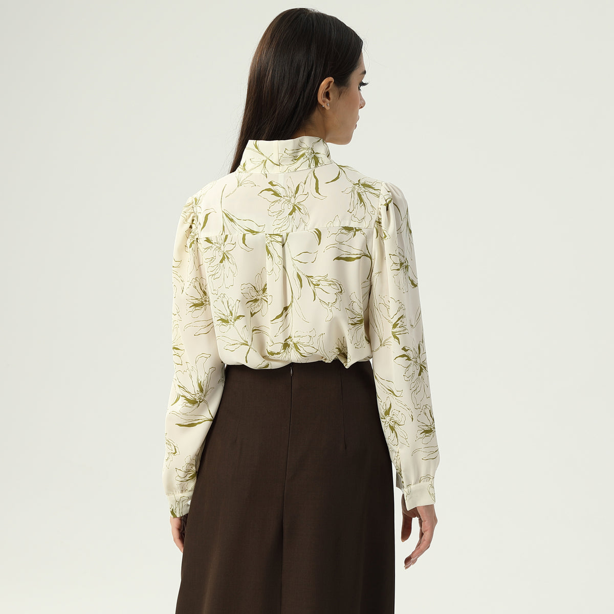 بلوزة بنمط الزهور للنساء