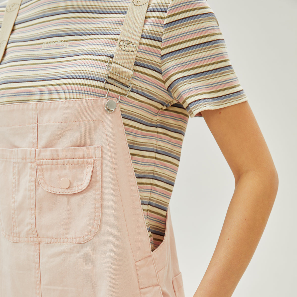 فستان عصري مخطط مكون من قطعتين للنساء