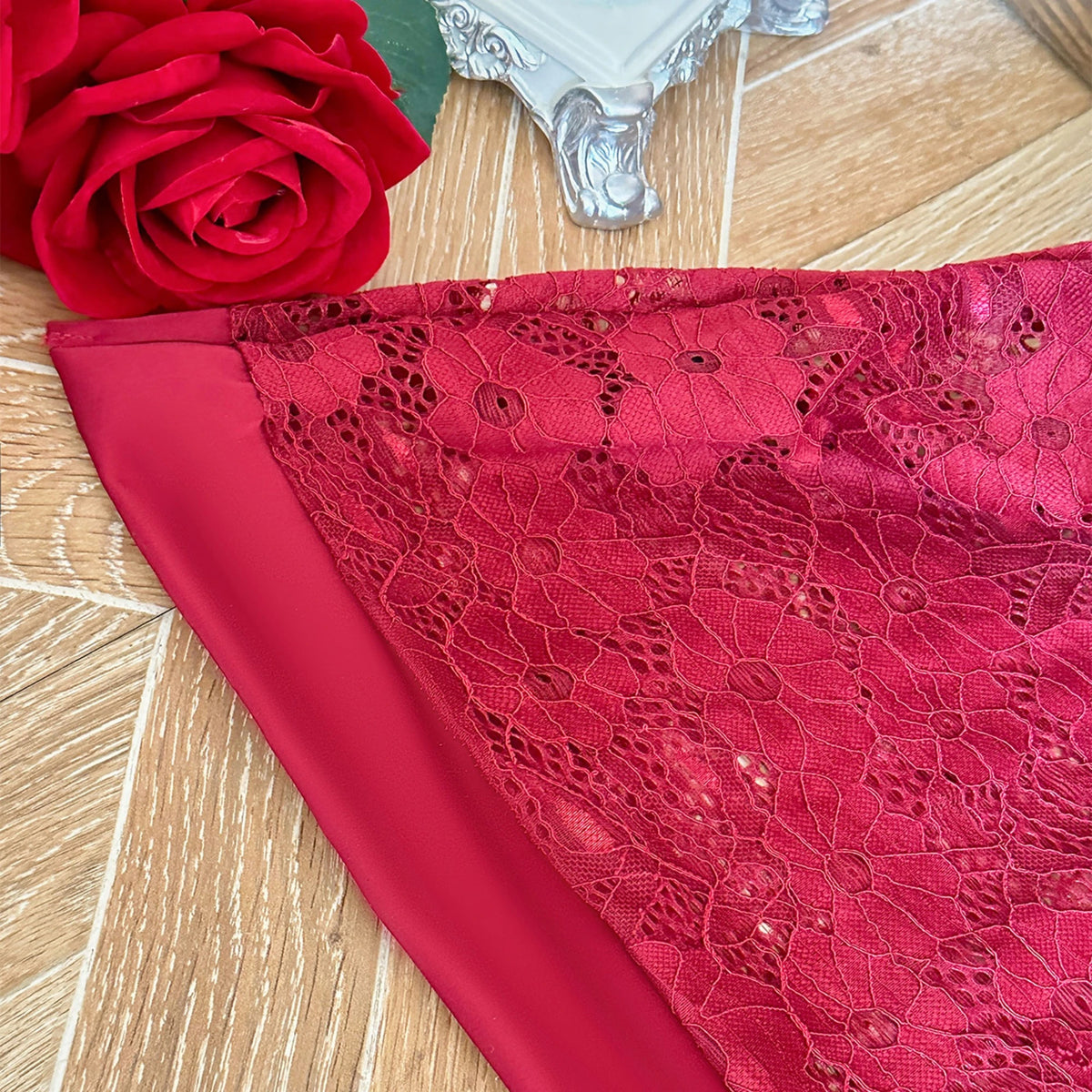 بيبي دول مخملي مزين بالدانتيل 2 قطعة للنساء