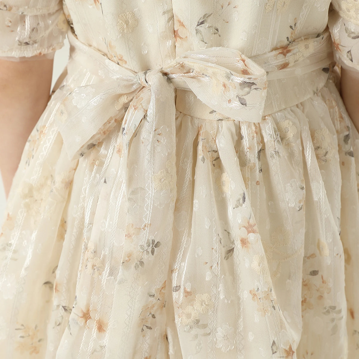 فستان مزين بنمط الزهور للبنات