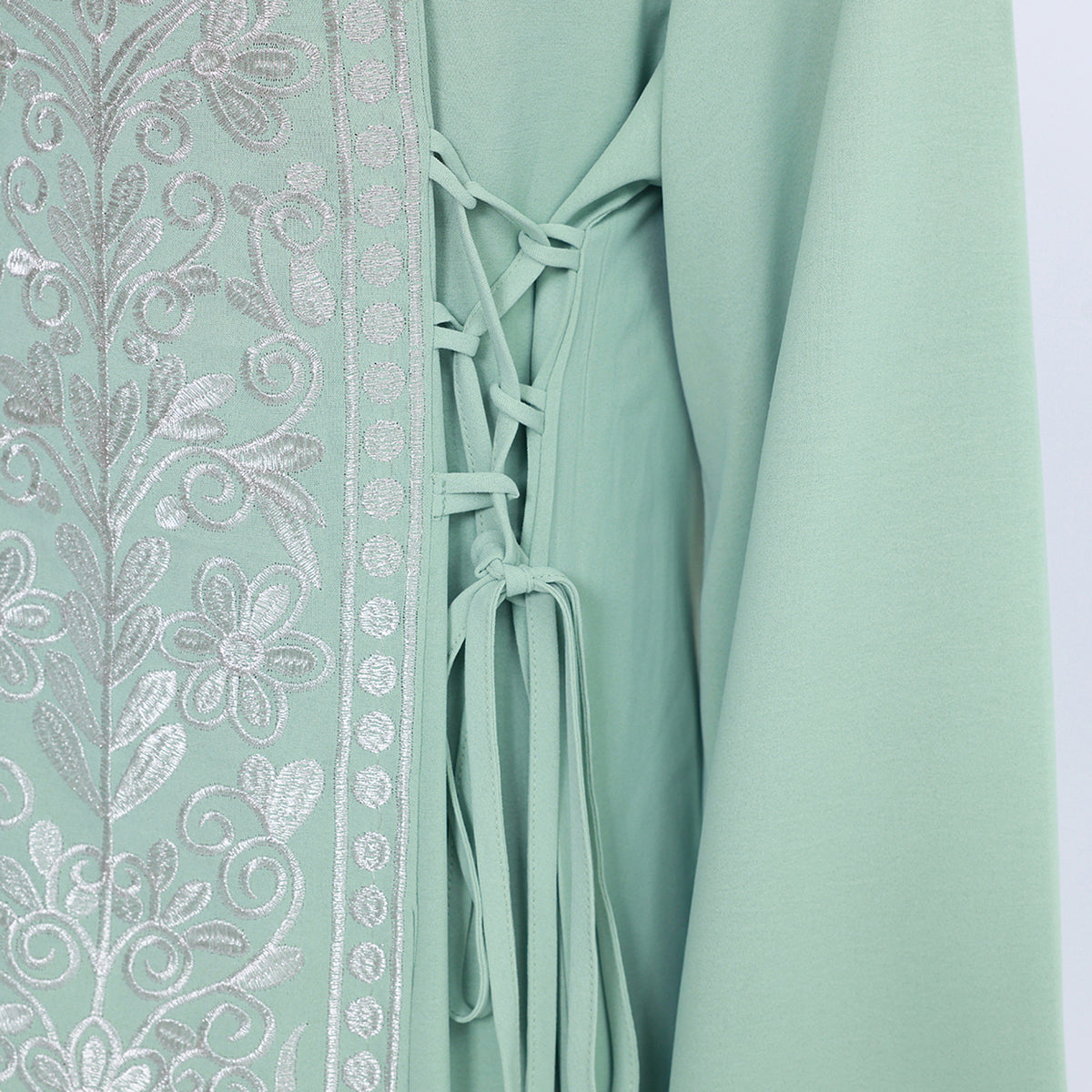 جلابية عصرية مزينة بنمط الزهور للنساء