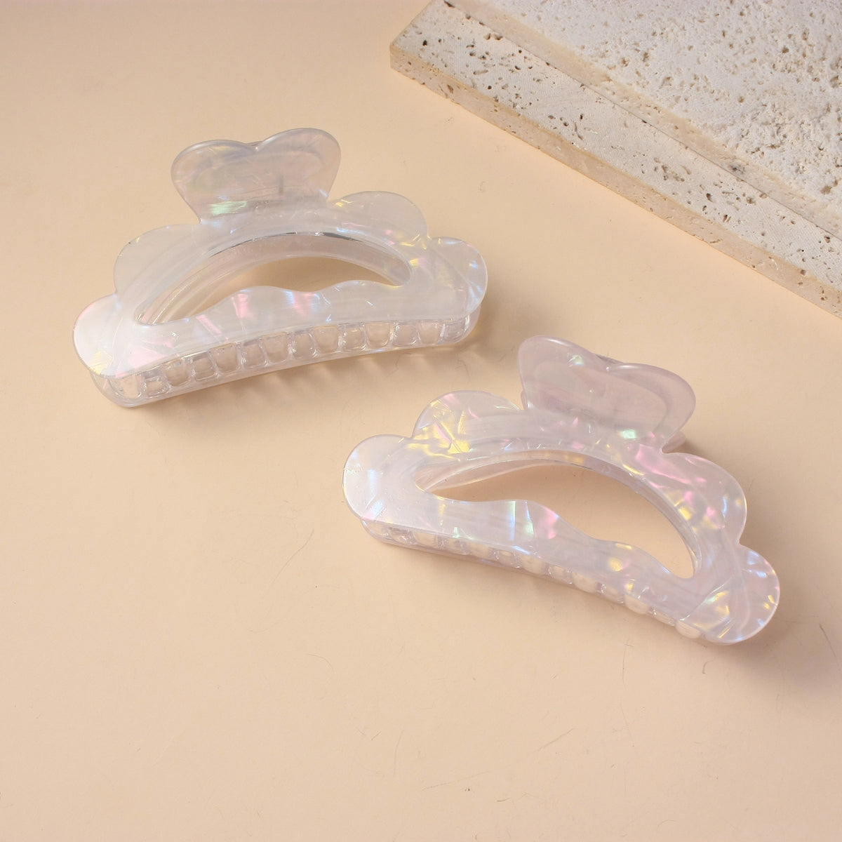 مشابك شعر عصرية للنساء