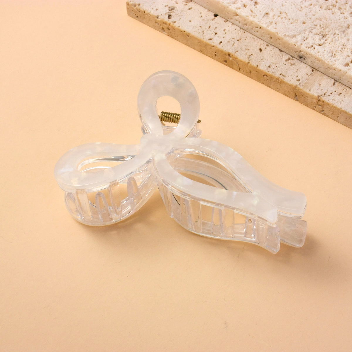 مشابك شعر عصرية للنساء