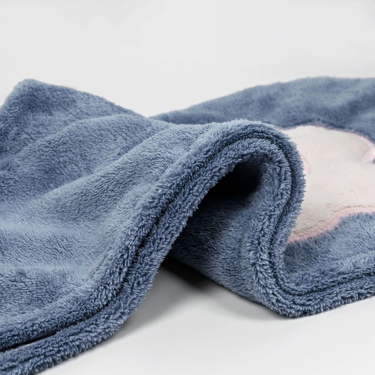 منشفة للشعر بتصميم عصري للنساء