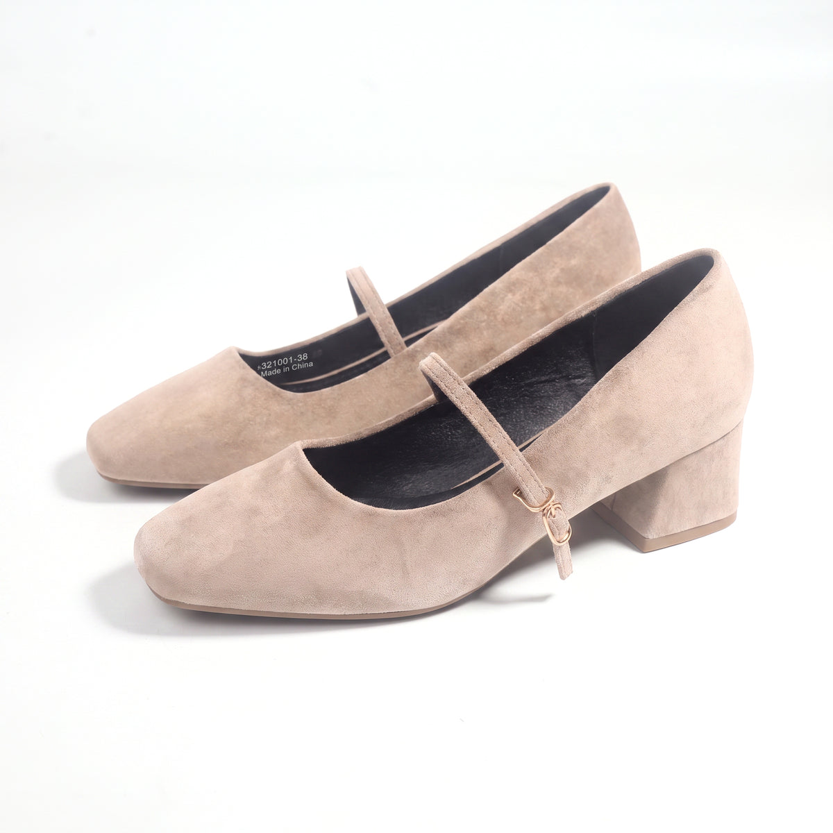 حذاء بكعب للنساء