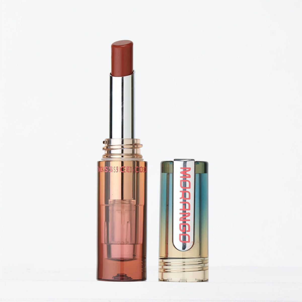 أحمر شفاه غني بالترطيب