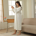 بيجاما مزينة بالزهور للنساء