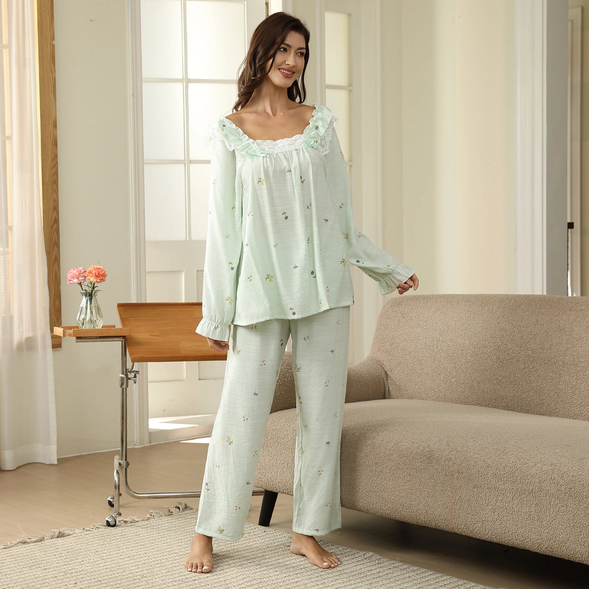 بيجاما مزينة بالزهور للنساء