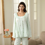 بيجاما مزينة بالزهور للنساء